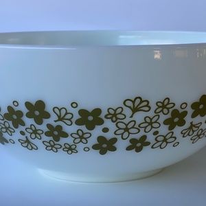 1970s Spring Blossom Pyrex Cinderella #443, 2.5 Quart Bowl